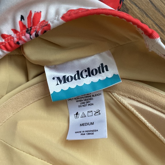 NWOT Modcloth Floral Swimsuit - Picture 4 of 4